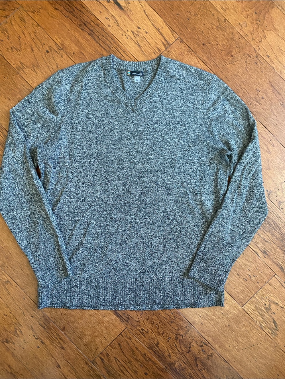 Men’s Smart Wool v-neck sweater- medium